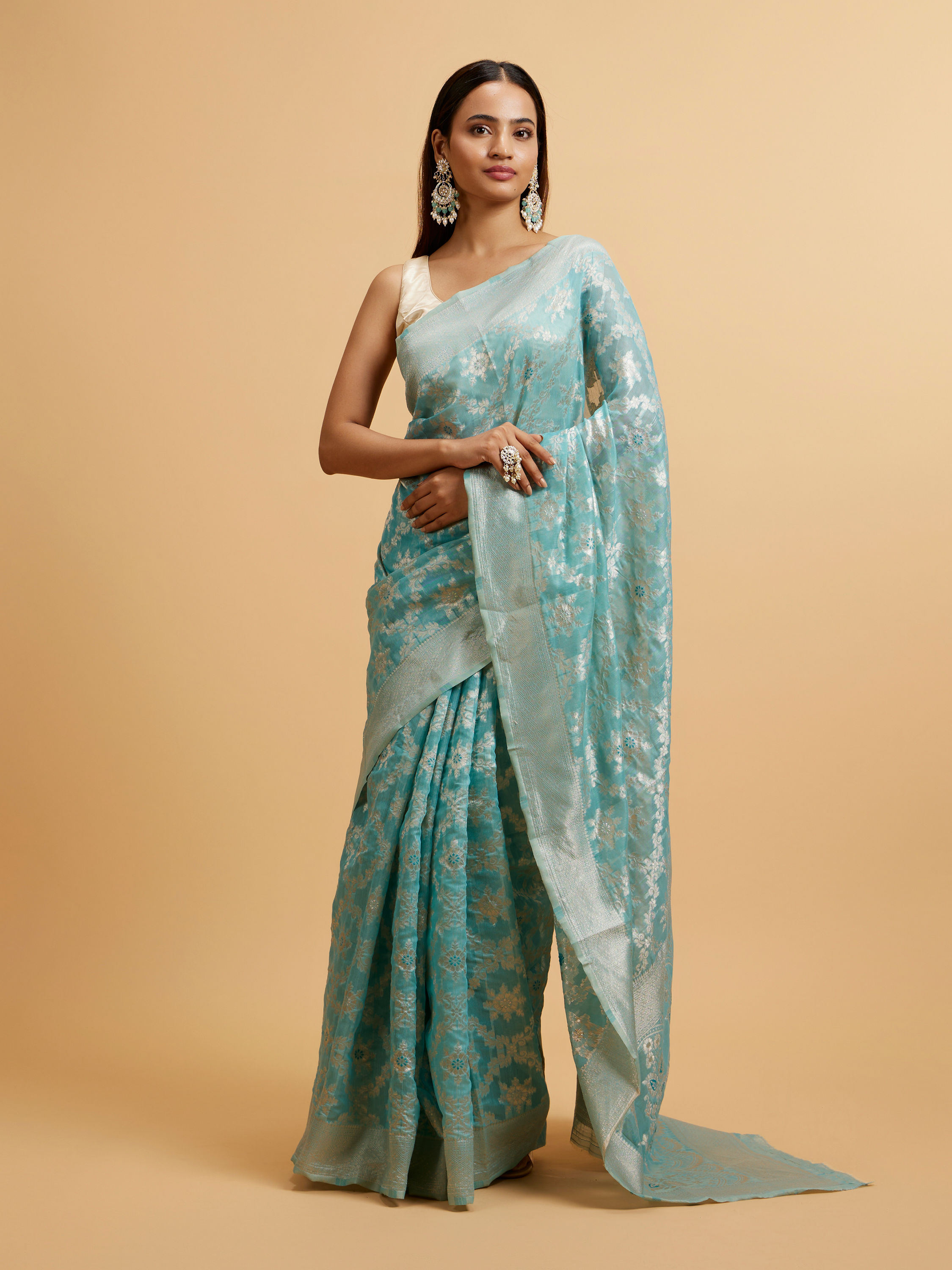 Mohey Women Light Blue Floral Jaal Patterned Saree