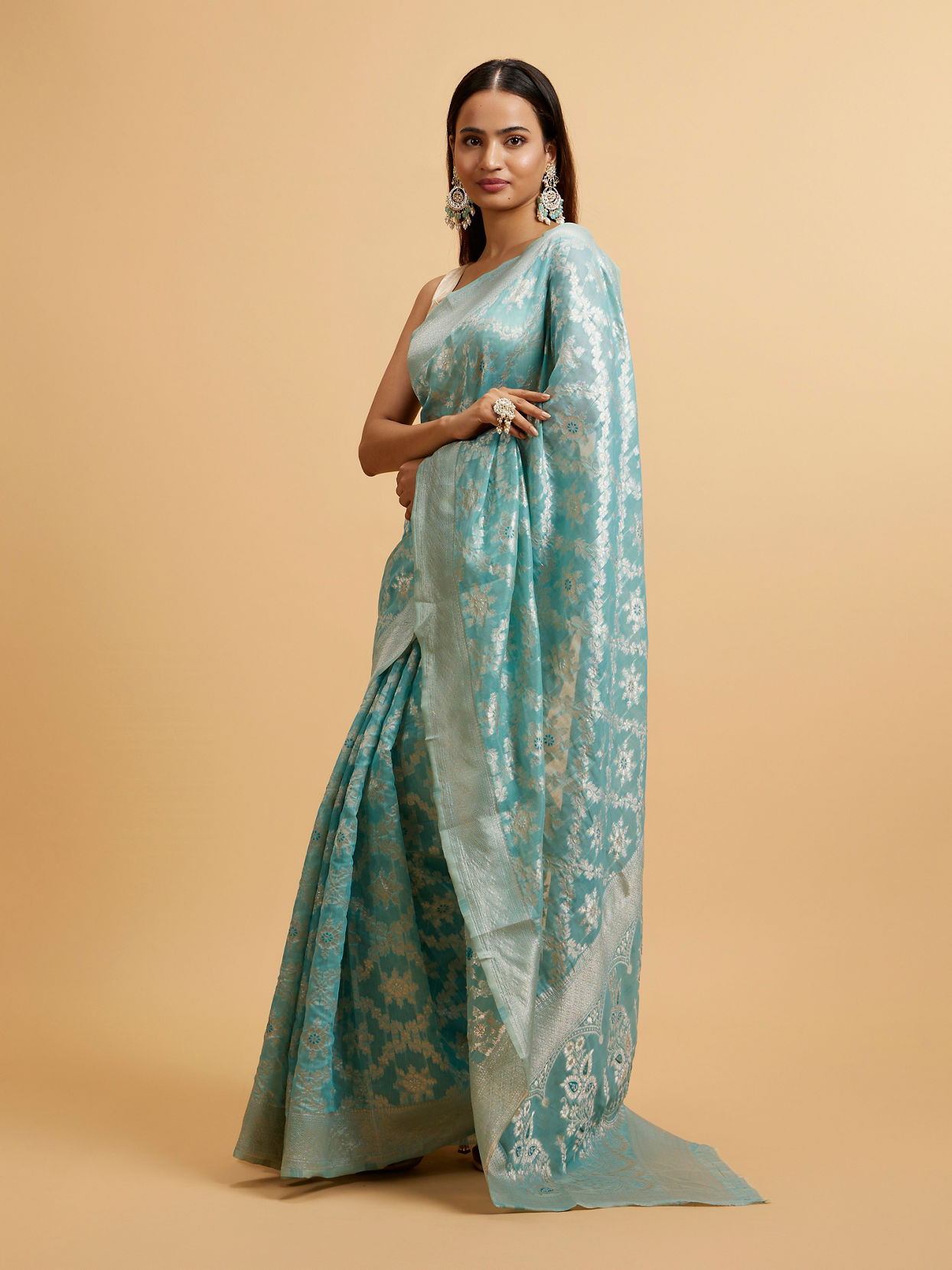 Mohey Women Light Blue Floral Jaal Patterned Saree