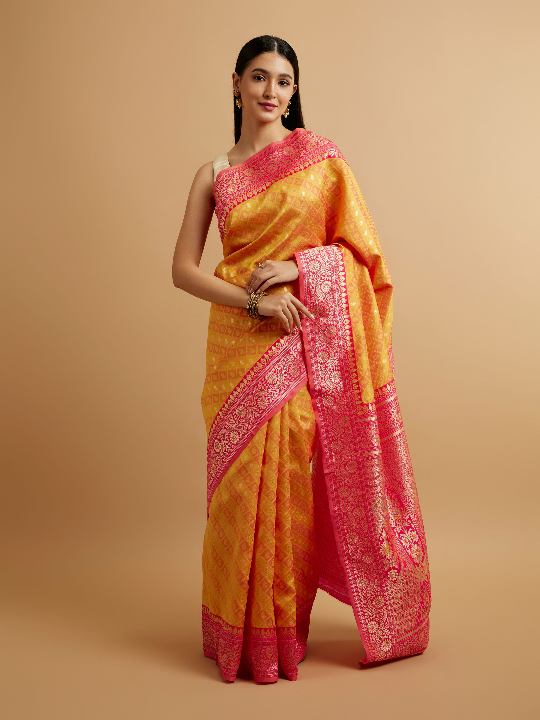 Mohey Women Yellow Floral Buta Patterned with Jaal Pattern Saree