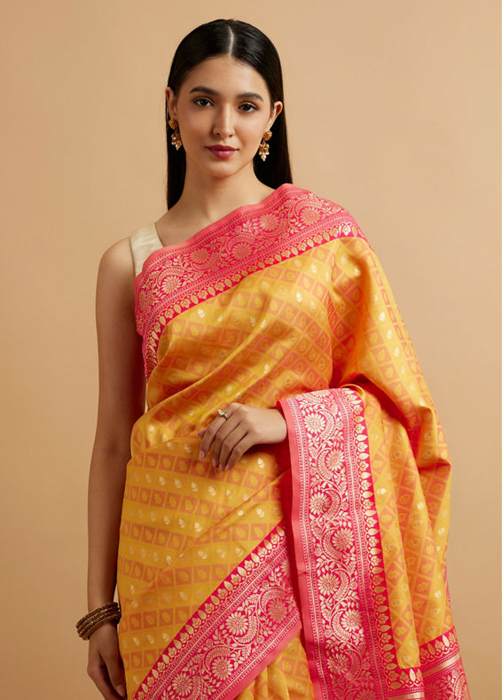 Mohey Women Yellow Floral Buta Patterned with Jaal Pattern Saree