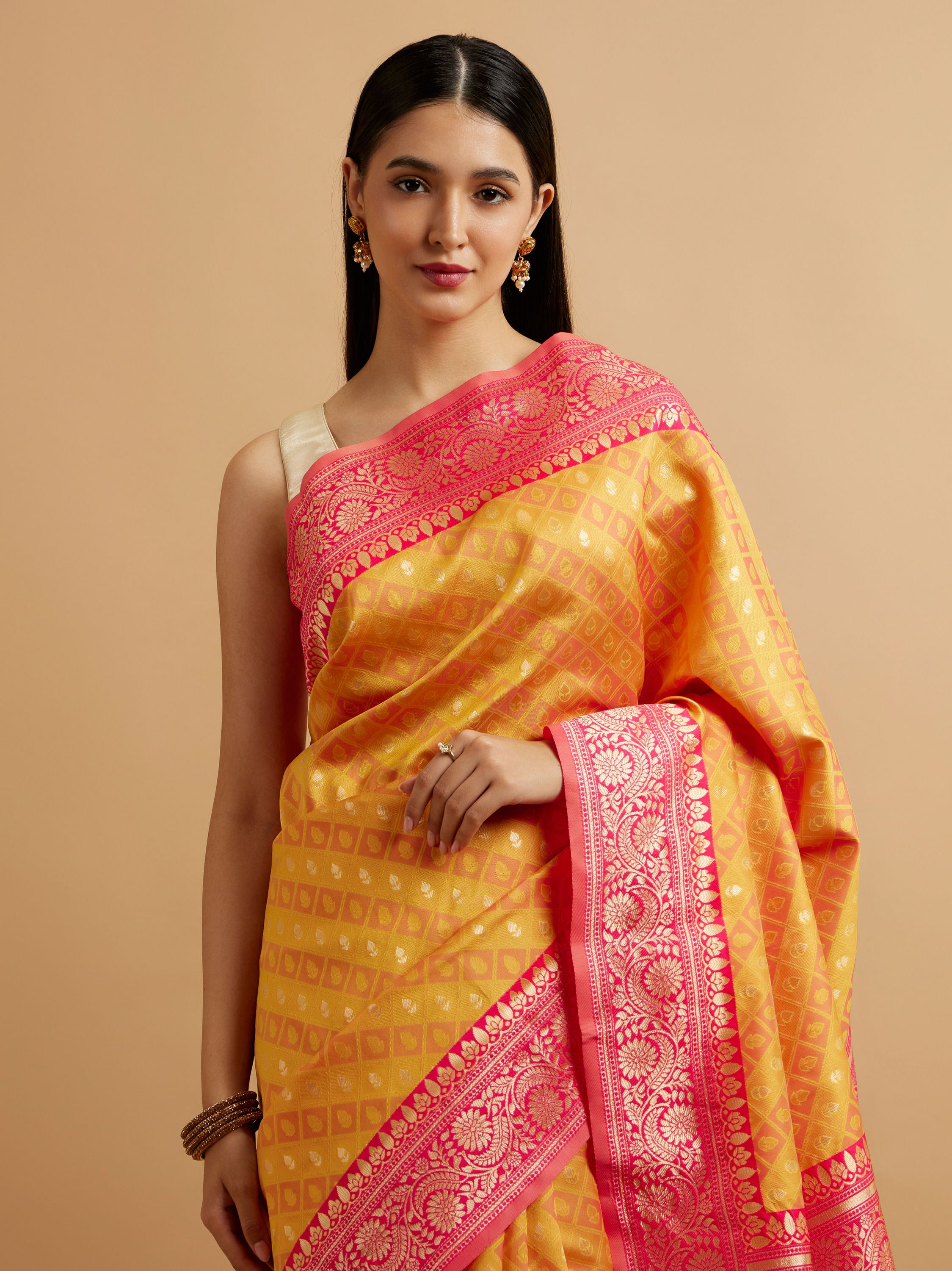 Mohey Women Yellow Floral Buta Patterned with Jaal Pattern Saree