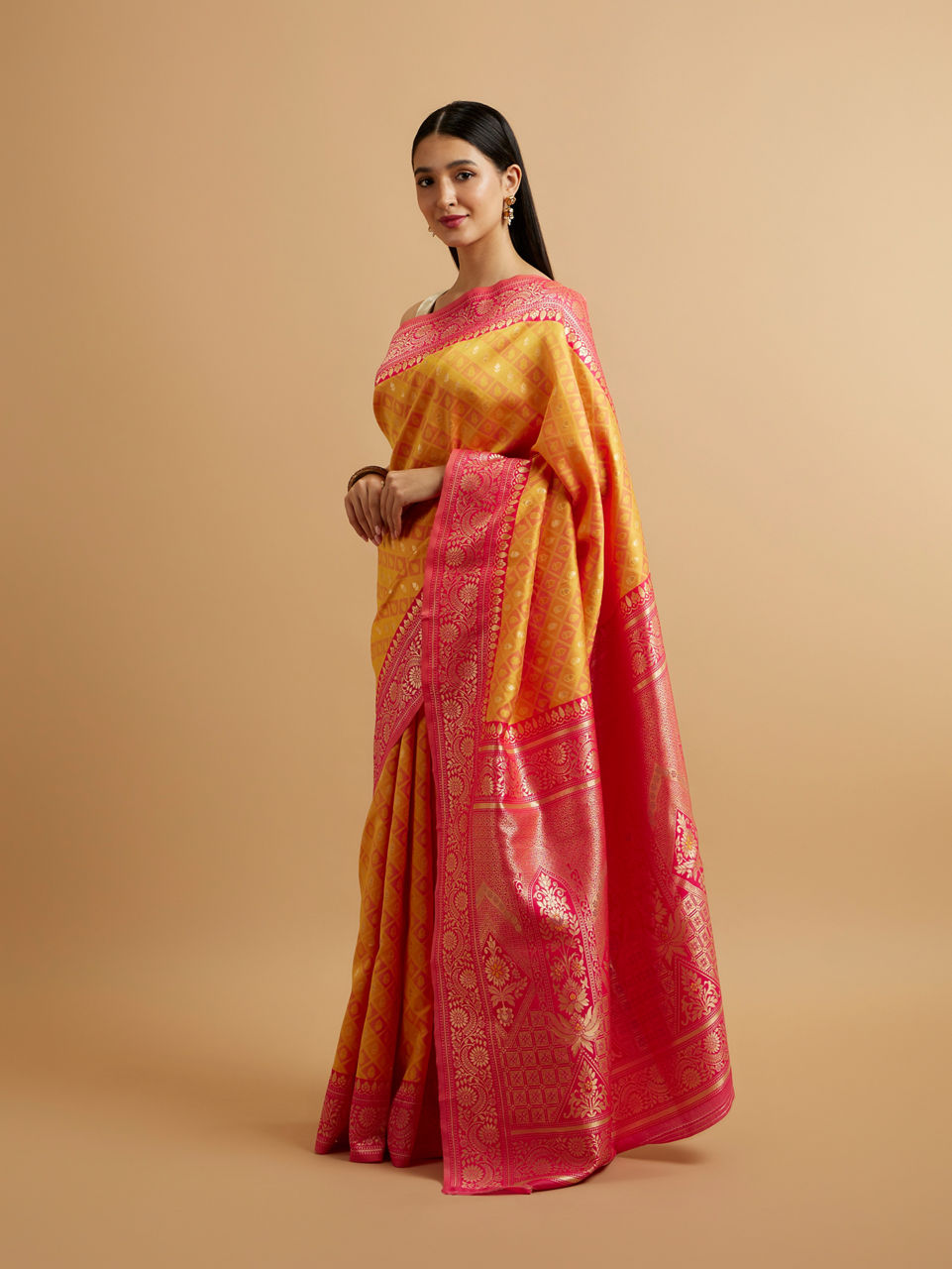 Mohey Women Yellow Floral Buta Patterned with Jaal Pattern Saree