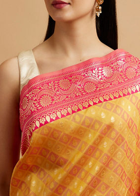 alt message - Mohey Women Yellow Floral Buta Patterned with Jaal Pattern Saree image number 3
