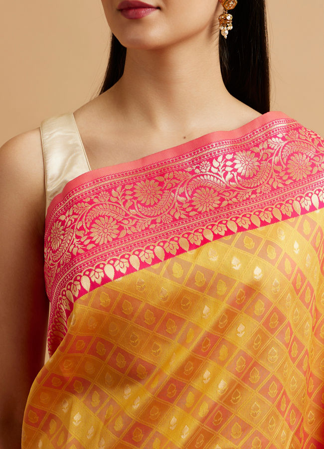 alt message - Mohey Women Yellow Floral Buta Patterned with Jaal Pattern Saree image number 3