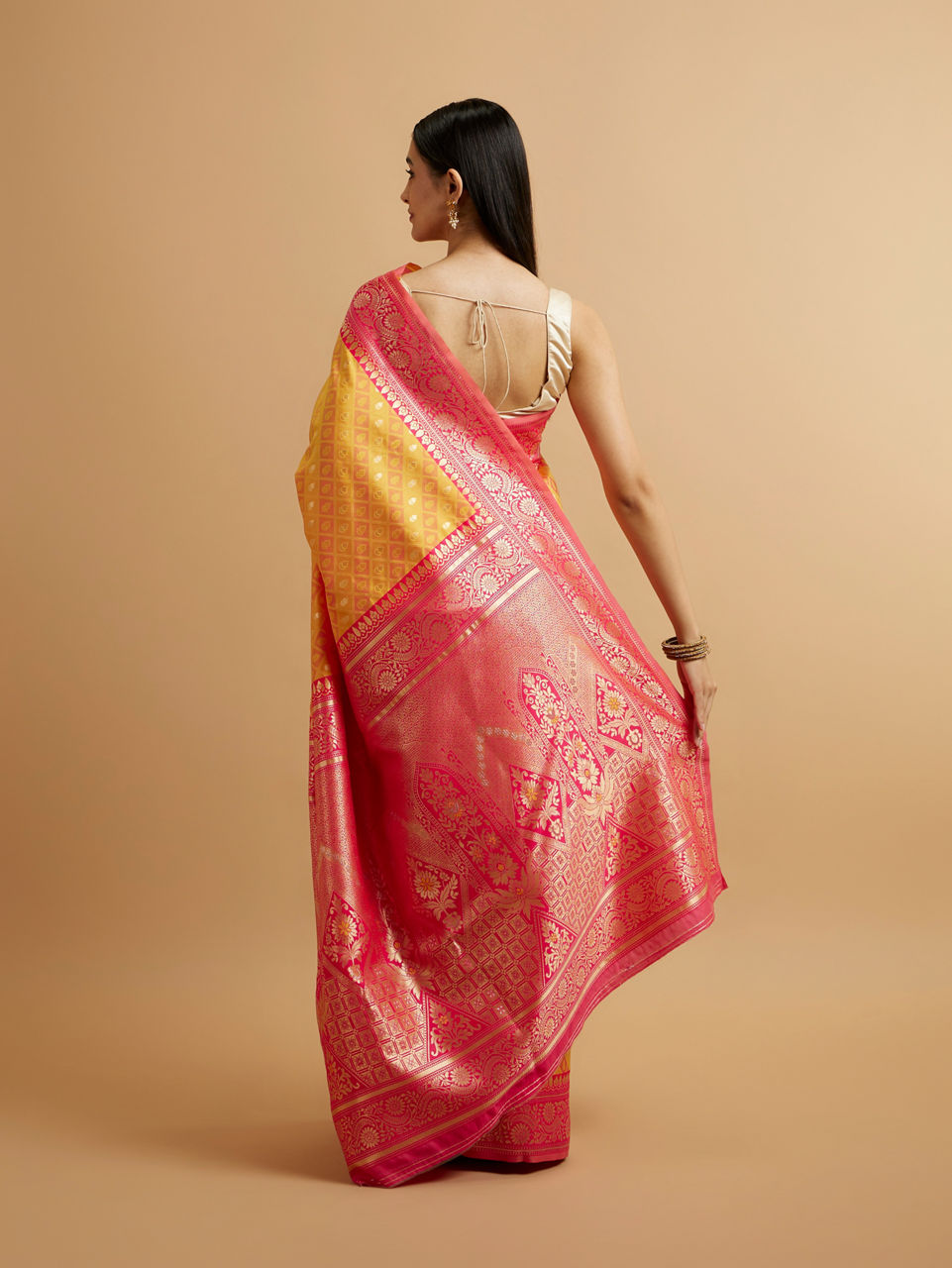Mohey Women Yellow Floral Buta Patterned with Jaal Pattern Saree