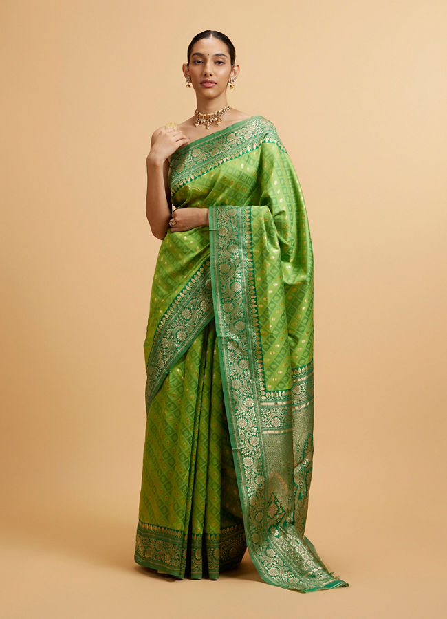 alt message - Mohey Women Green Floral Buta Patterned with Jaal Pattern Saree image number 0