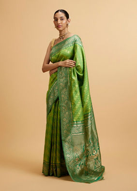 alt message - Mohey Women Green Floral Buta Patterned with Jaal Pattern Saree image number 2