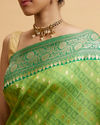 alt message - Mohey Women Green Floral Buta Patterned with Jaal Pattern Saree image number 3