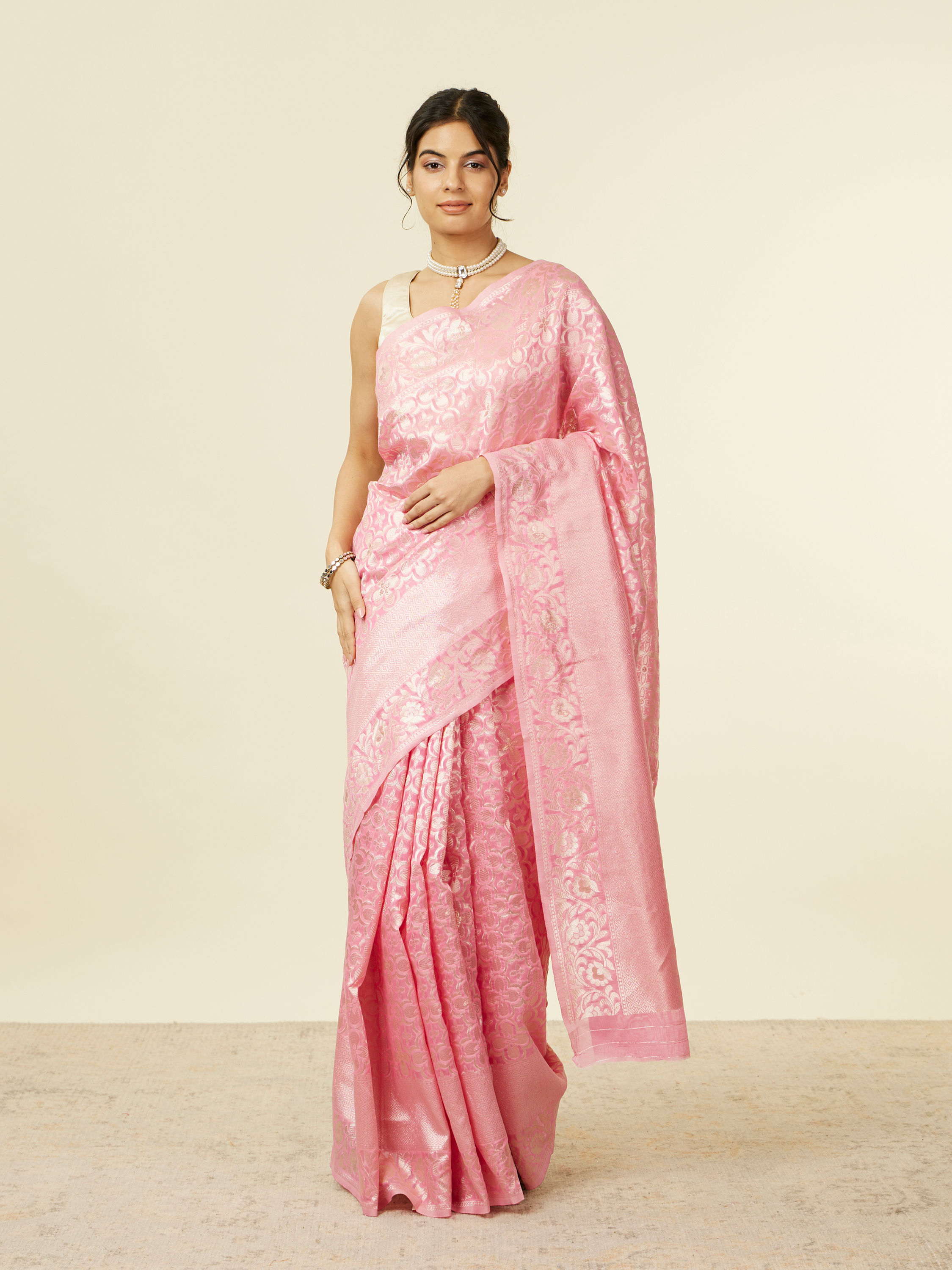 Mohey Women Light Pink Bel Buti Patterned Saree