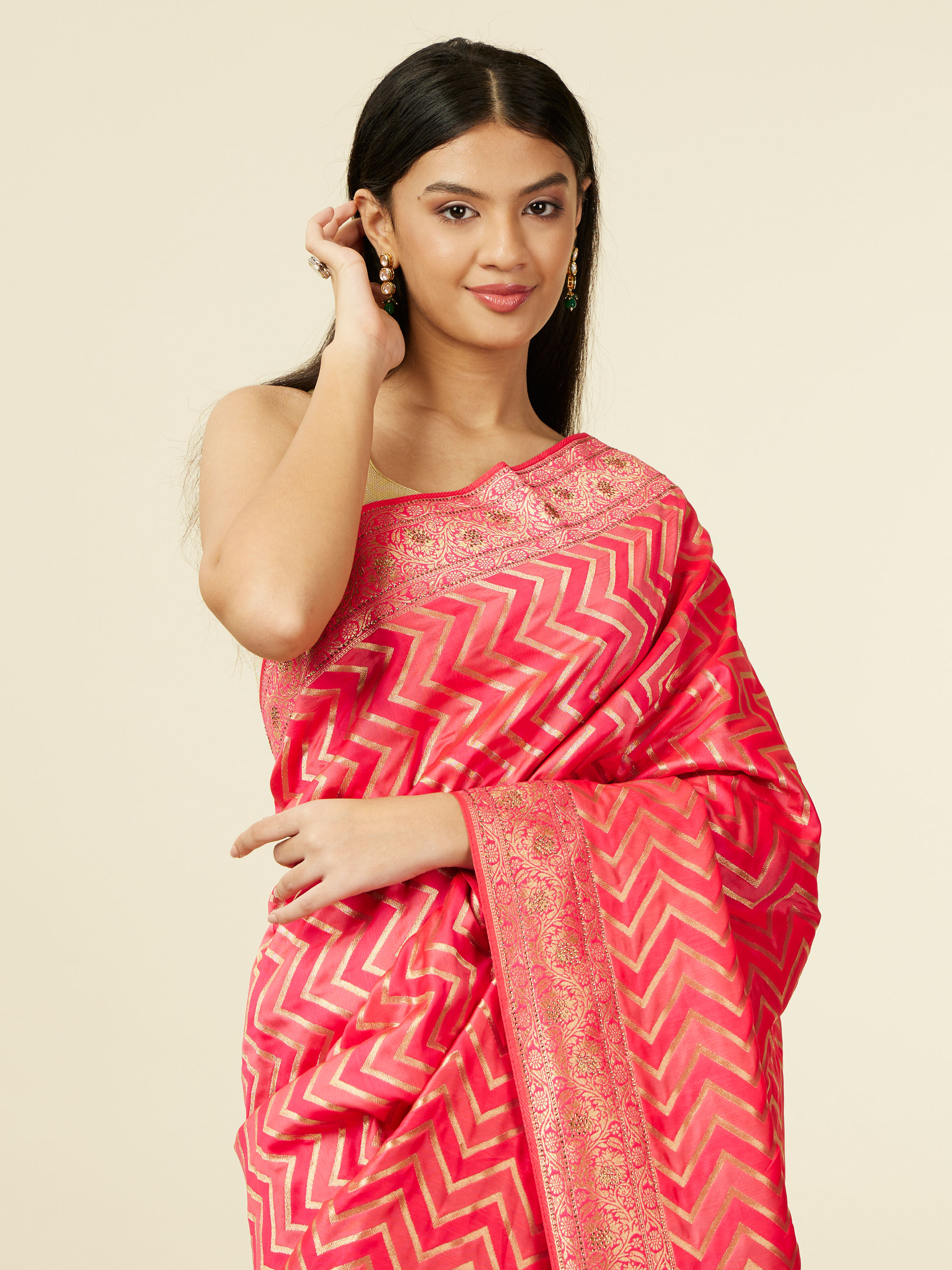 Mohey Women Rani Pink Chevron Patterned Saree