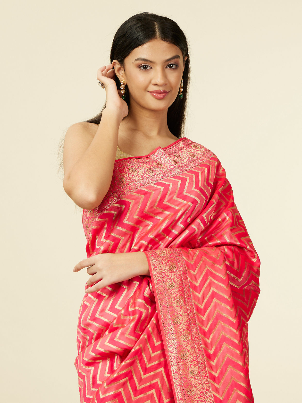 alt message - Mohey Women Rani Pink Chevron Patterned Saree image number 1