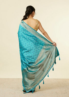 alt message - Mohey Women Teal Blue Chevron Patterned Saree image number 2