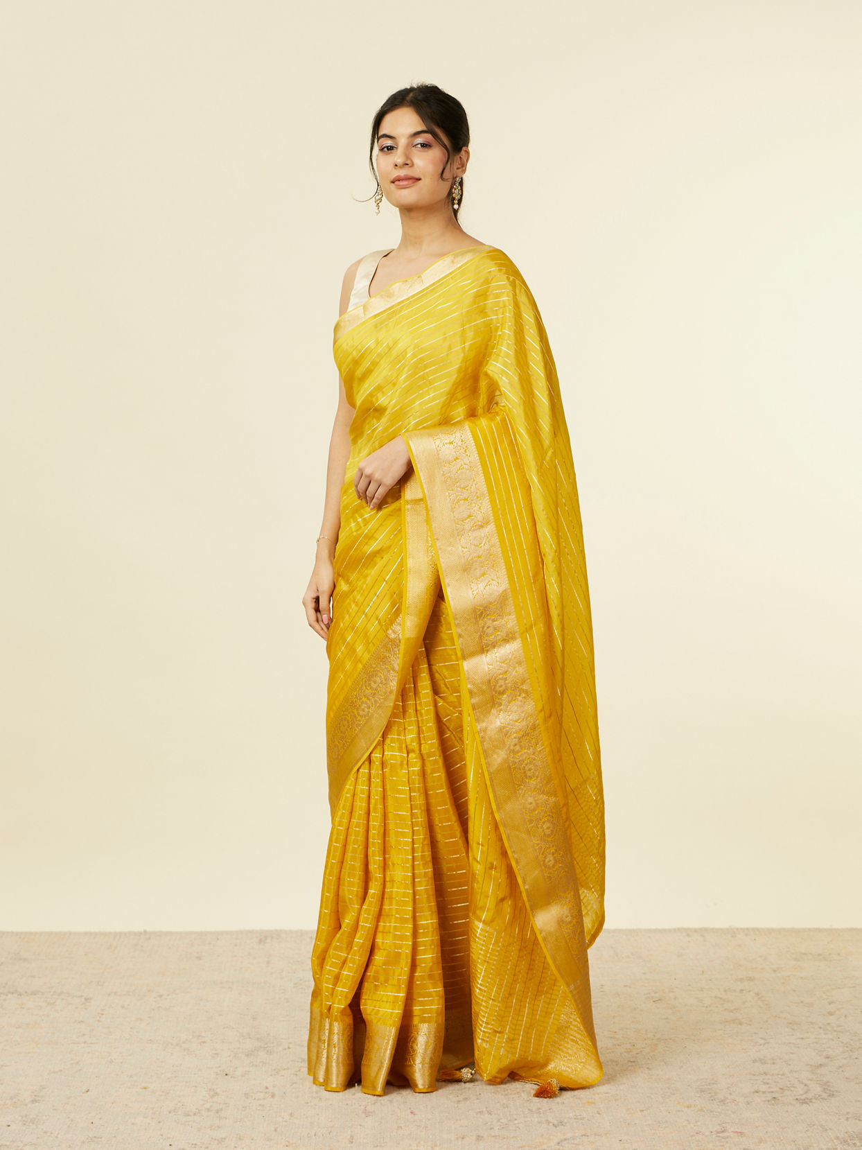 alt message - Mohey Women Mustard Organza Saree with Zari Weave image number 3