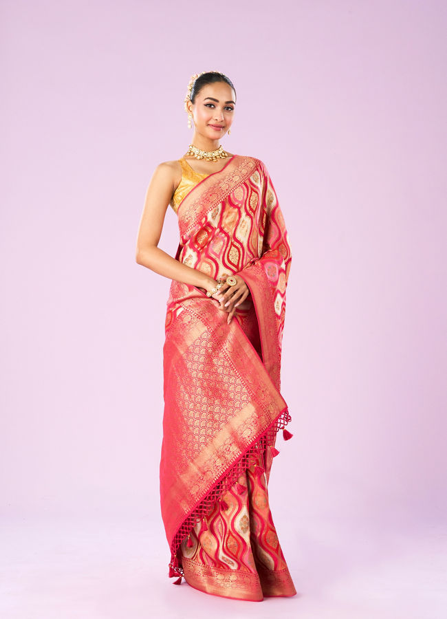 Mohey Women Royalty in Pink Saree