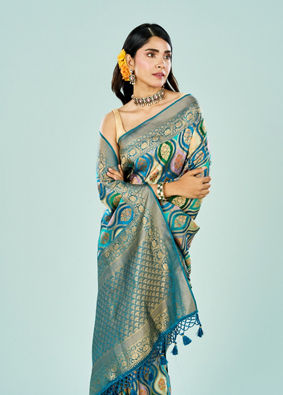Mohey Women Graceful Blue Saree