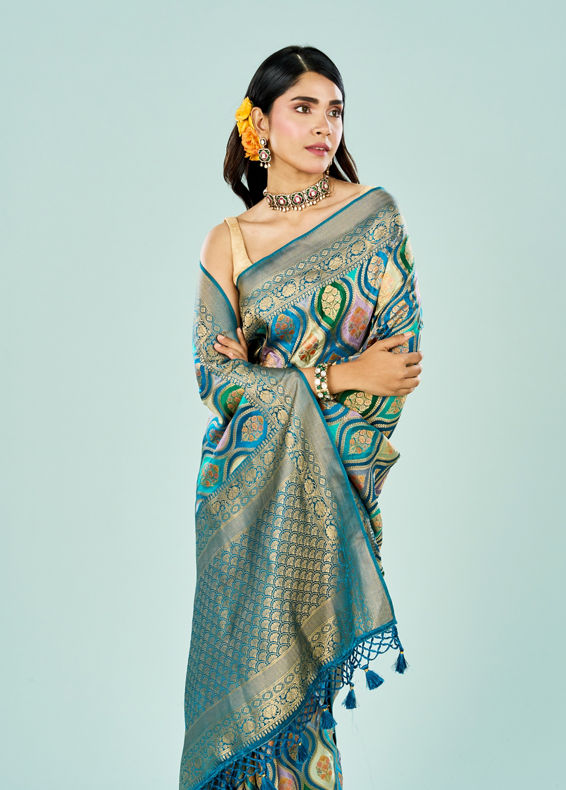 Mohey Women Graceful Blue Saree