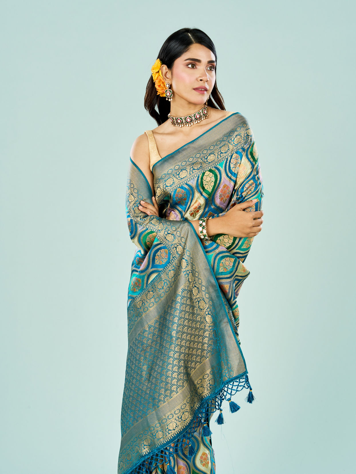 Mohey Women Graceful Blue Saree