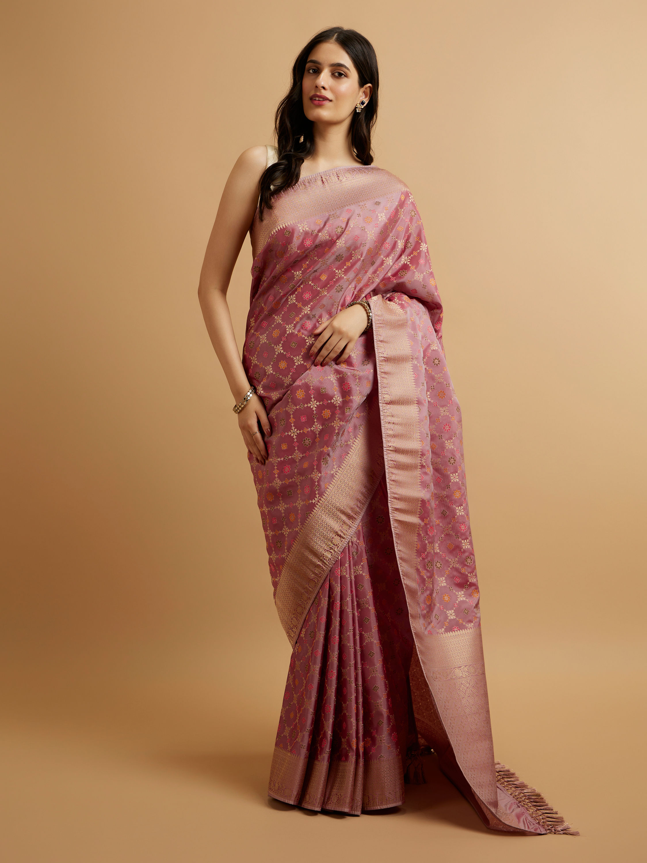 Mohey Women Purple Floral Jaal Patterned Saree