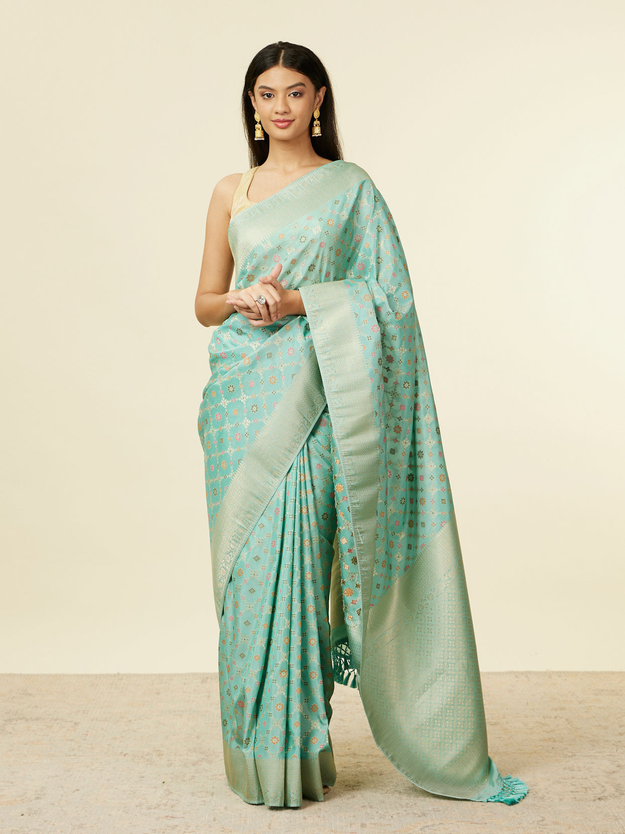 alt message - Mohey Women Sea Green Floral Grid Patterned Saree image number 0