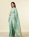 alt message - Mohey Women Sea Green Floral Grid Patterned Saree image number 3