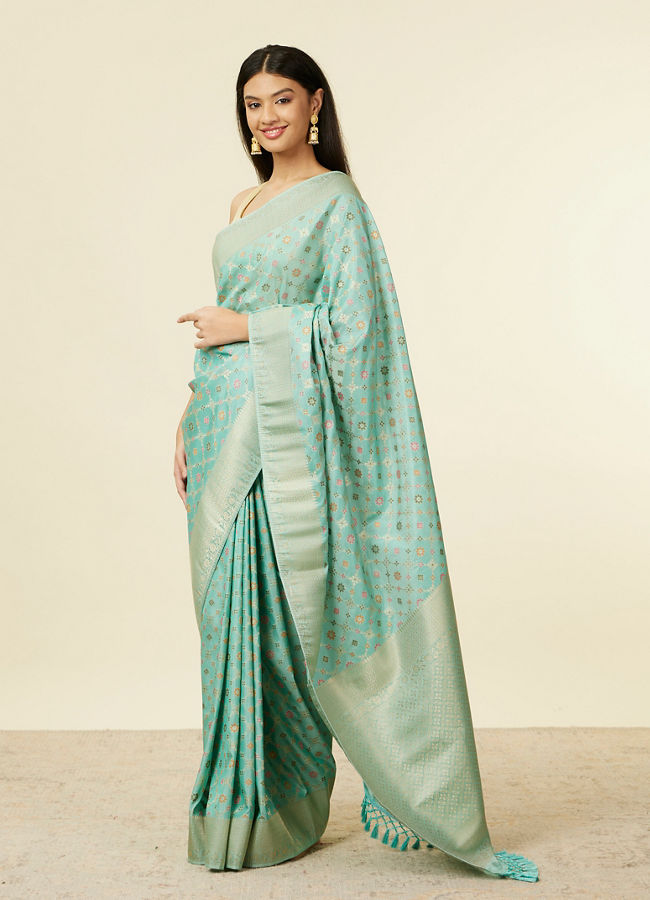 alt message - Mohey Women Sea Green Floral Grid Patterned Saree image number 3