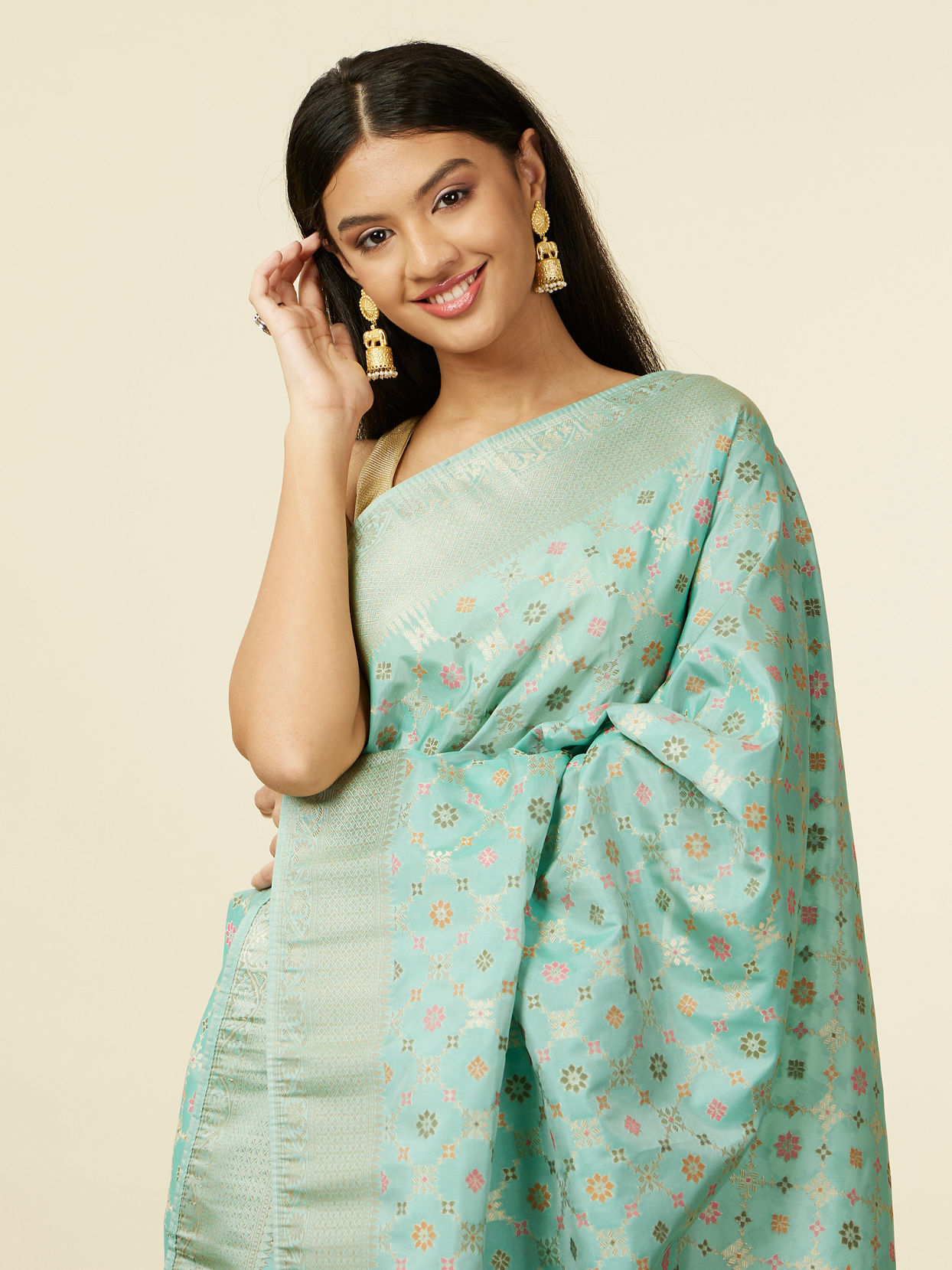 alt message - Mohey Women Sea Green Floral Grid Patterned Saree image number 1