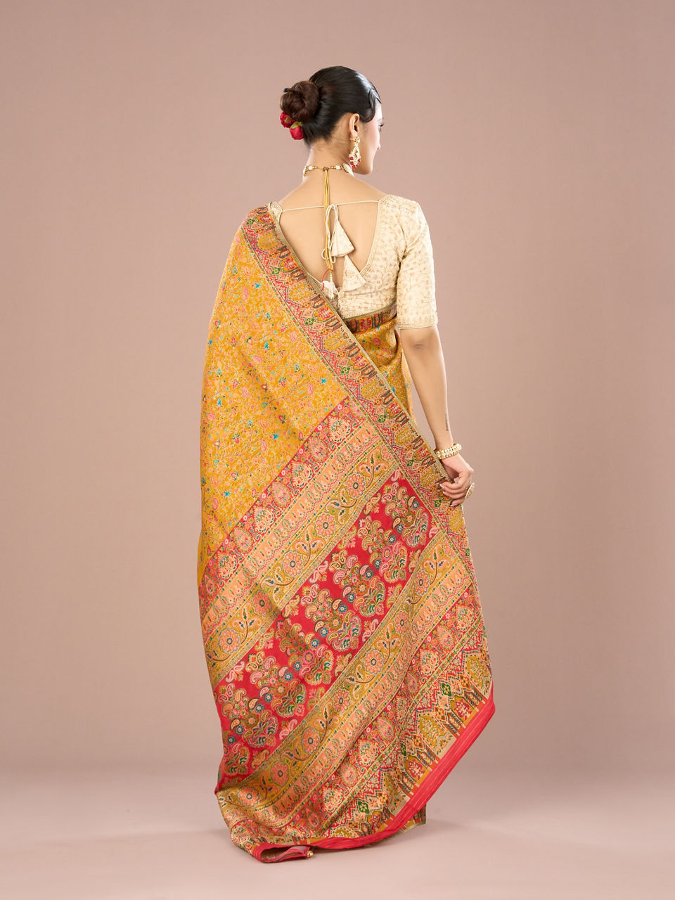 Mohey Women Mustard Yellow Radiance Saree