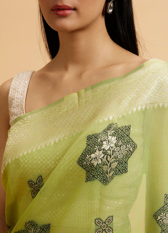 alt message - Mohey Women Pista Green Floral Motifs in Zari Work Saree image number 3