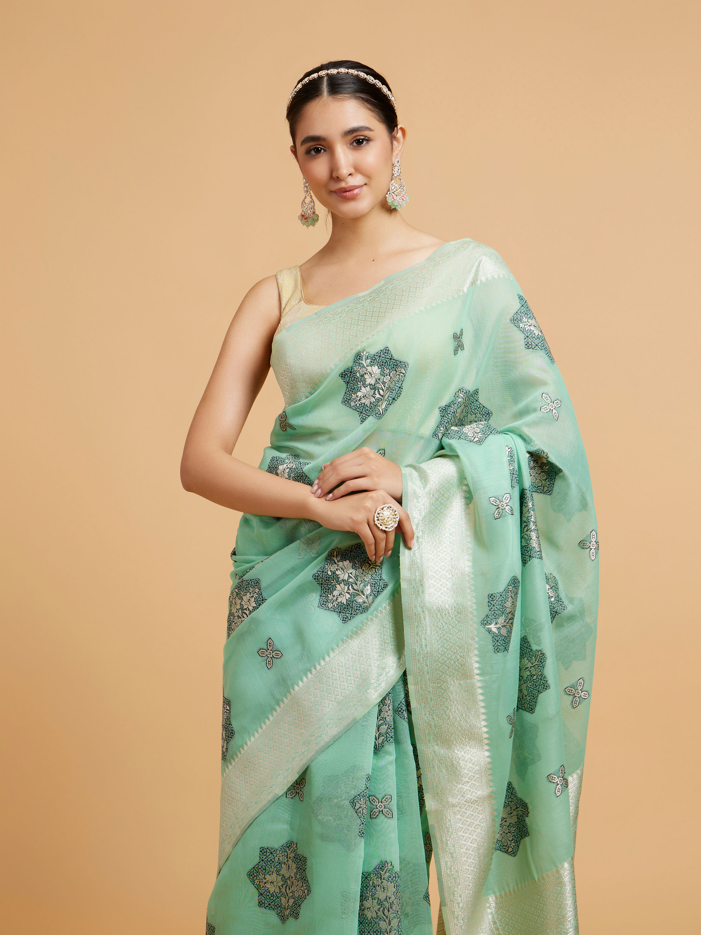 Mohey Women Sea Green Floral Motifs in Zari Work Saree