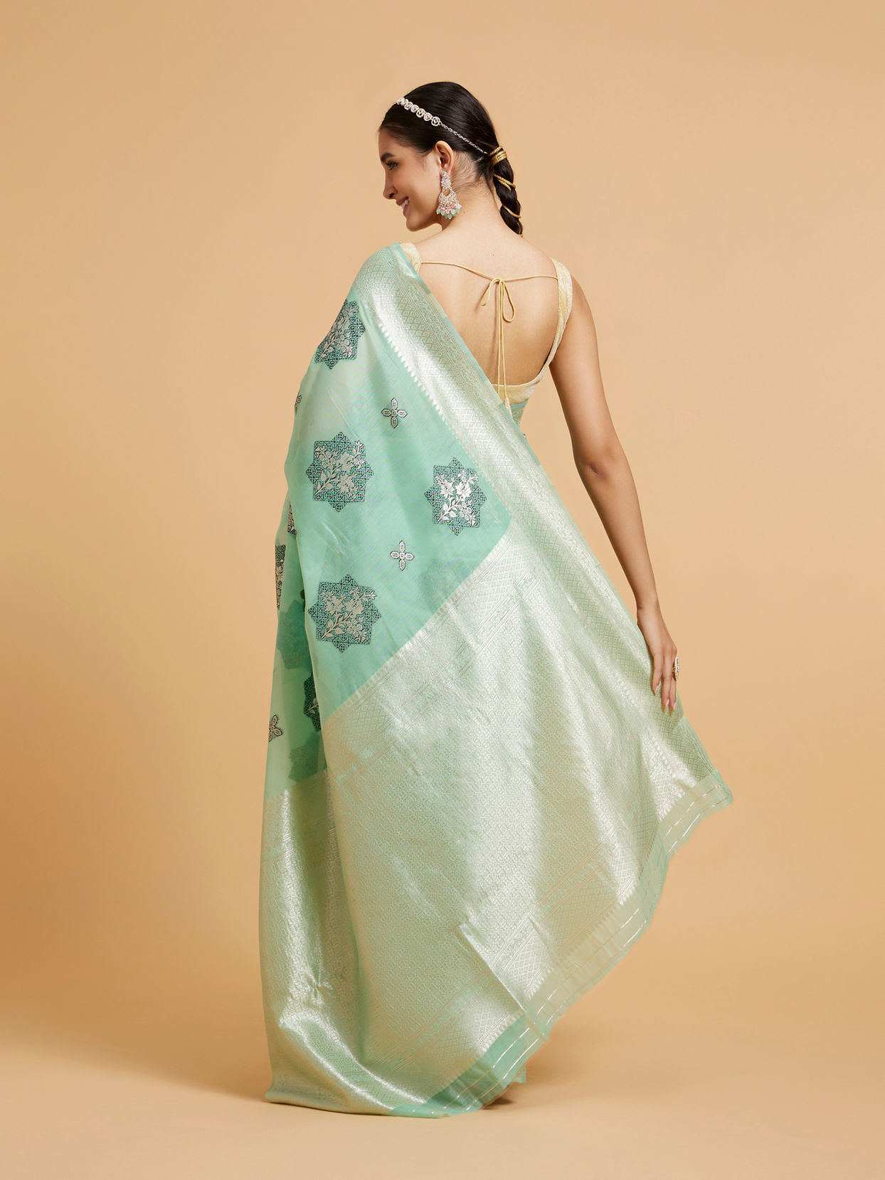 Mohey Women Sea Green Floral Motifs in Zari Work Saree