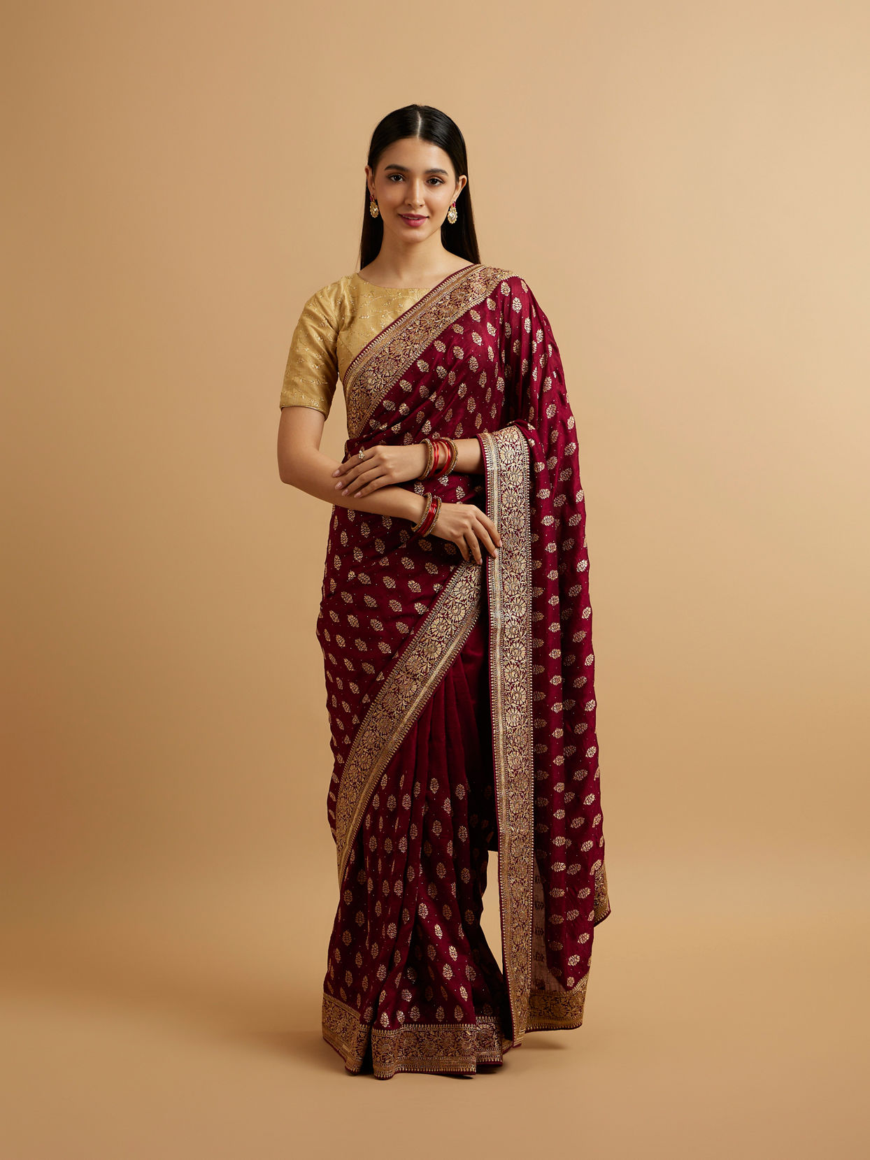 alt message - Mohey Women Wine Floral Buta Patterned Saree with Stone Embellishments image number 0