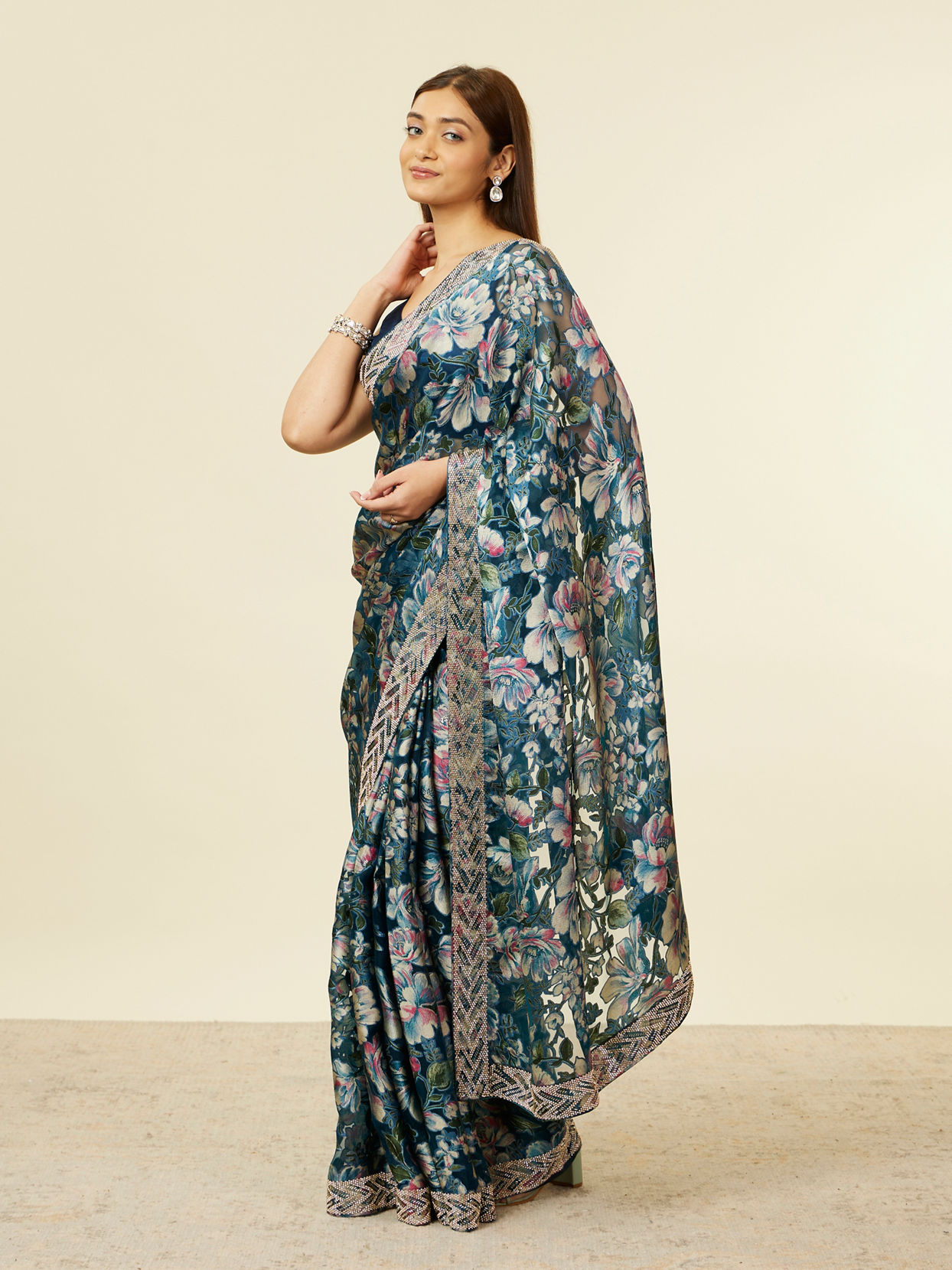 alt message - Mohey Women Teal Blue Floral Patterned Saree image number 3