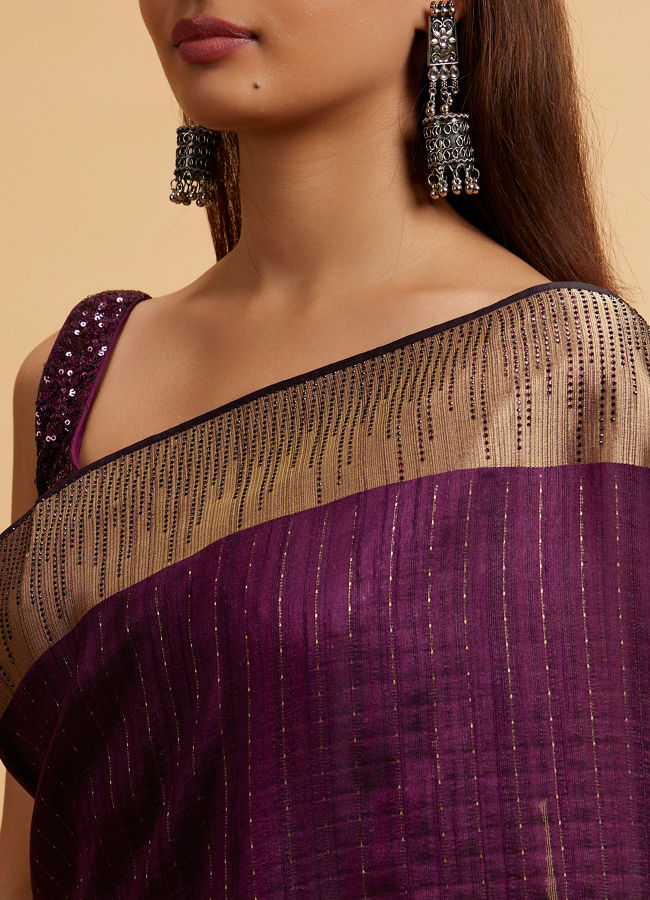 alt message - Mohey Women Wine Linear Patterned Rhinestone Saree image number 3