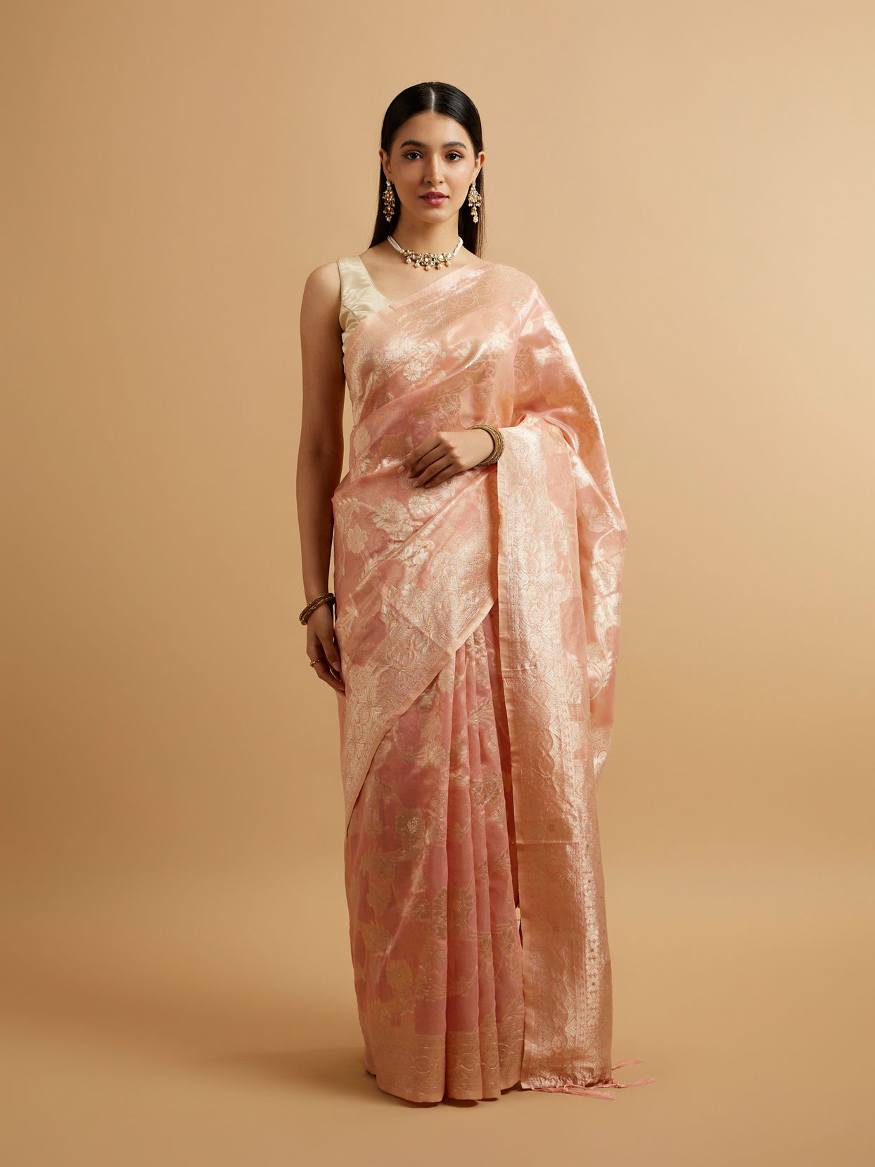 alt message - Mohey Women Pink Floral Patterned Saree image number 0