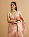 alt message - Mohey Women Pink Floral Patterned Saree image number 1