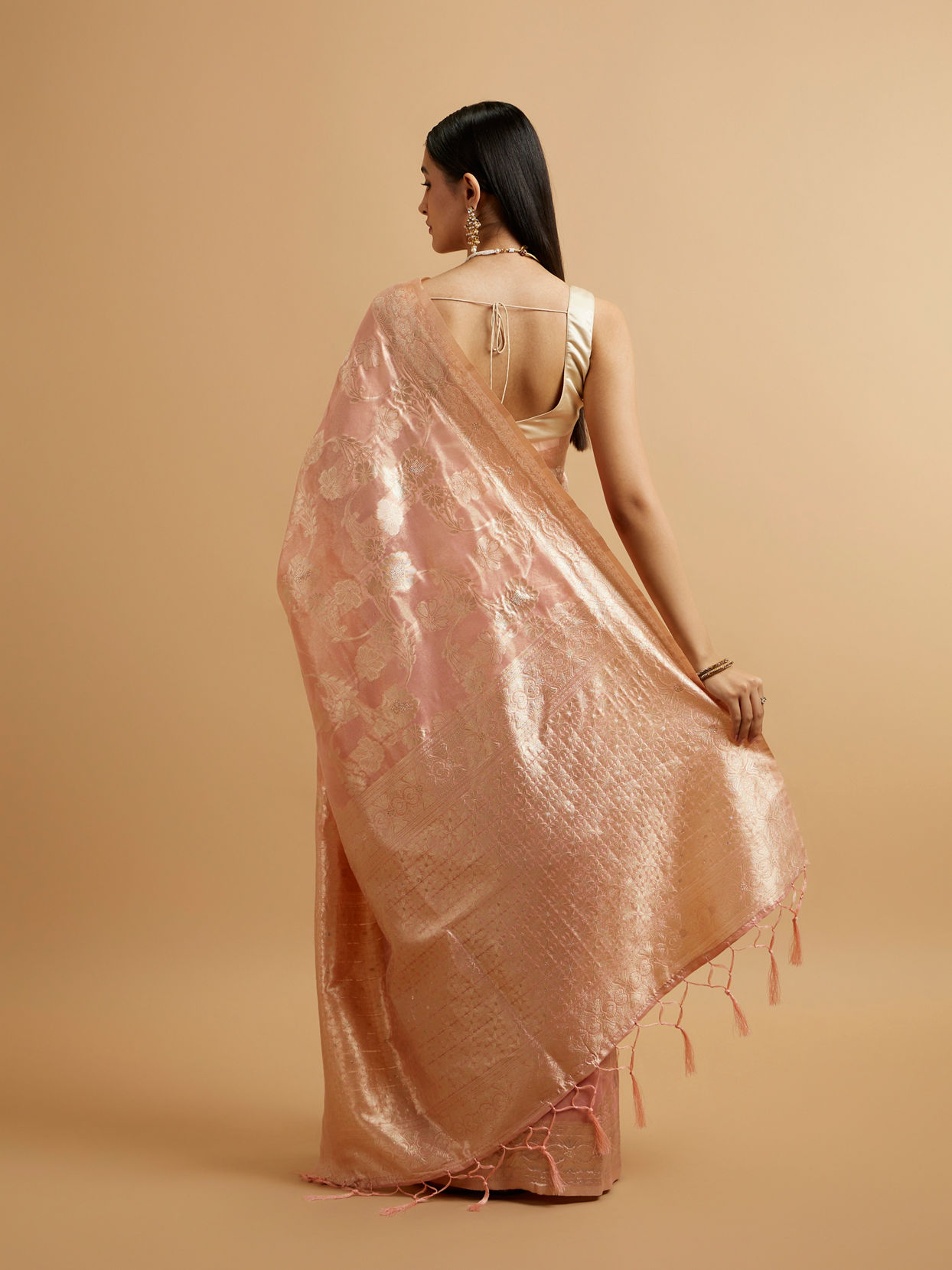 Mohey Women Pink Floral Patterned Saree
