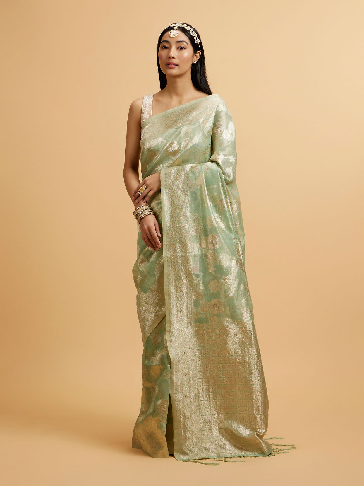 alt message - Mohey Women Sea Green Floral Patterned Saree image number 0