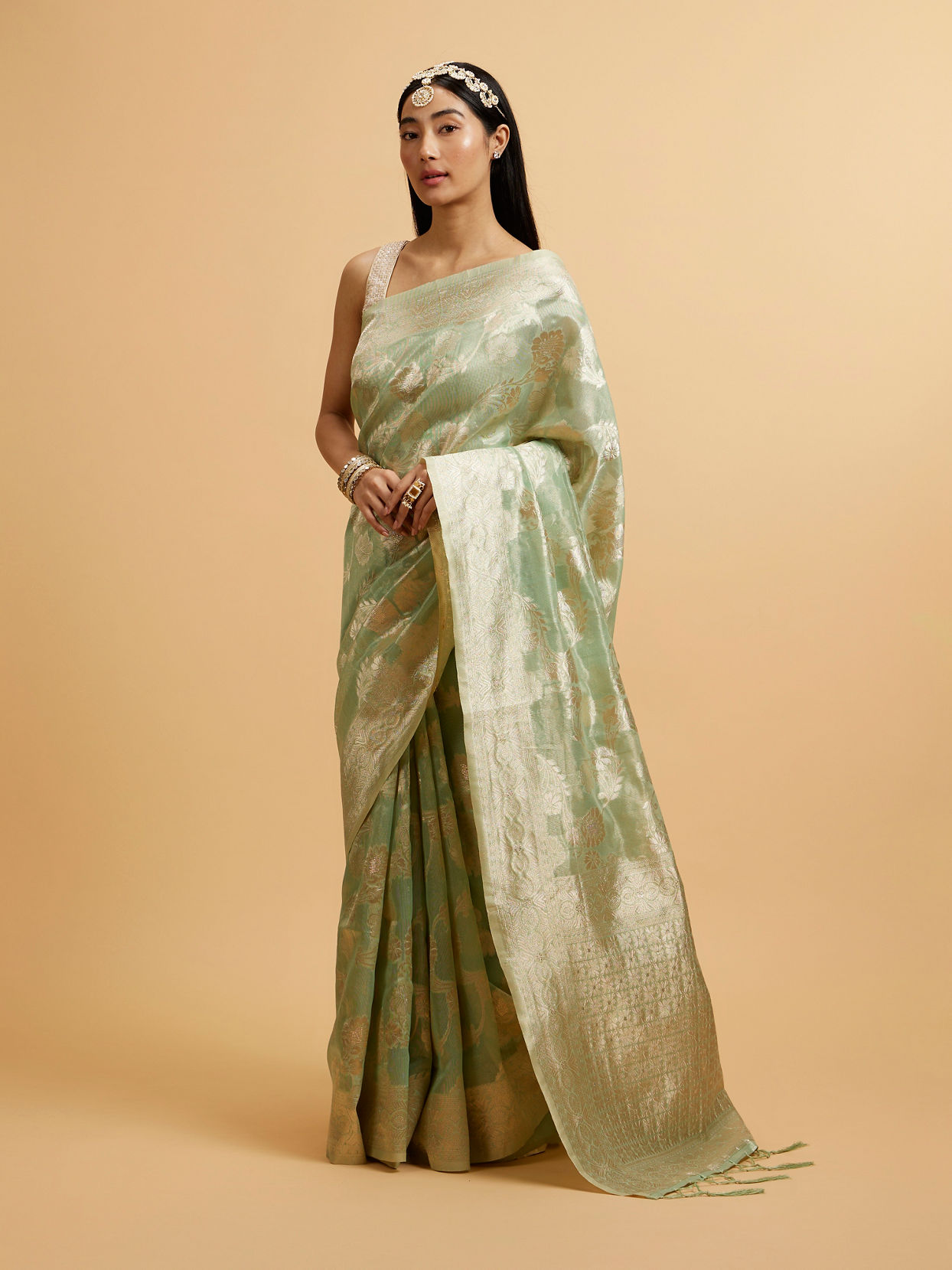 alt message - Mohey Women Sea Green Floral Patterned Saree image number 2