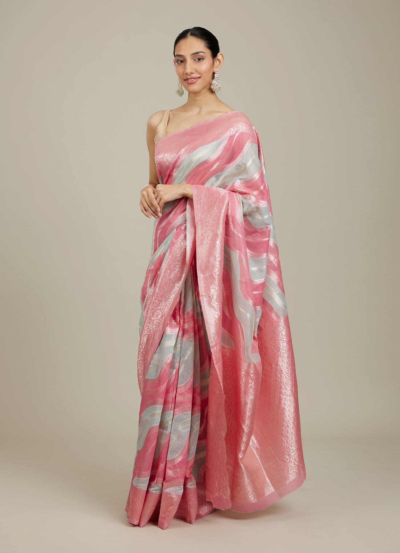 Mohey Women Pink Light Blue Leaf Patterned Saree