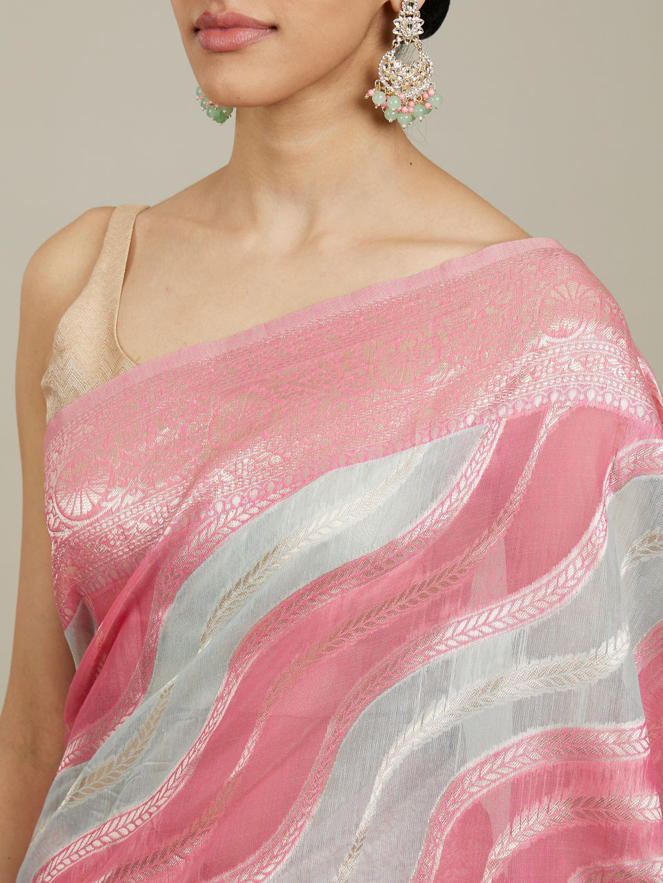Mohey Women Pink Light Blue Leaf Patterned Saree