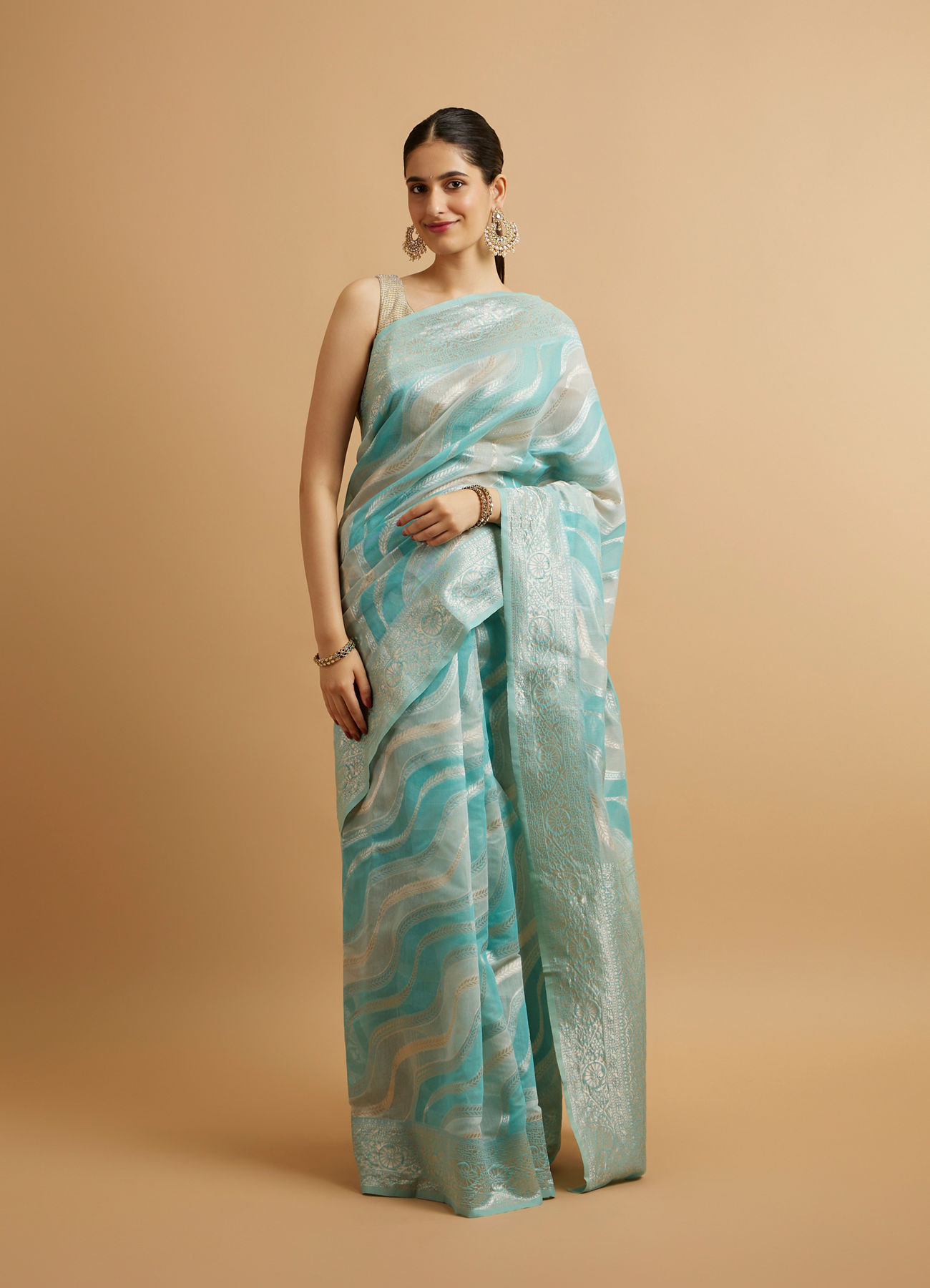 Mohey Women Light Blue Leaf Patterned Saree with Floral Motifs