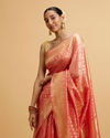 alt message - Mohey Women Coral Pink Diamond Patterned Saree image number 1