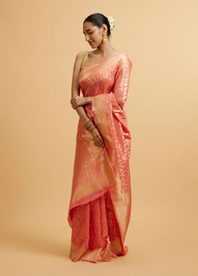 alt message - Mohey Women Coral Pink Diamond Patterned Saree image number 2