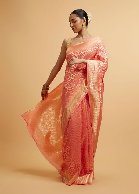 Mohey Women Coral Pink Diamond Patterned Saree