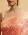 alt message - Mohey Women Coral Pink Diamond Patterned Saree image number 3