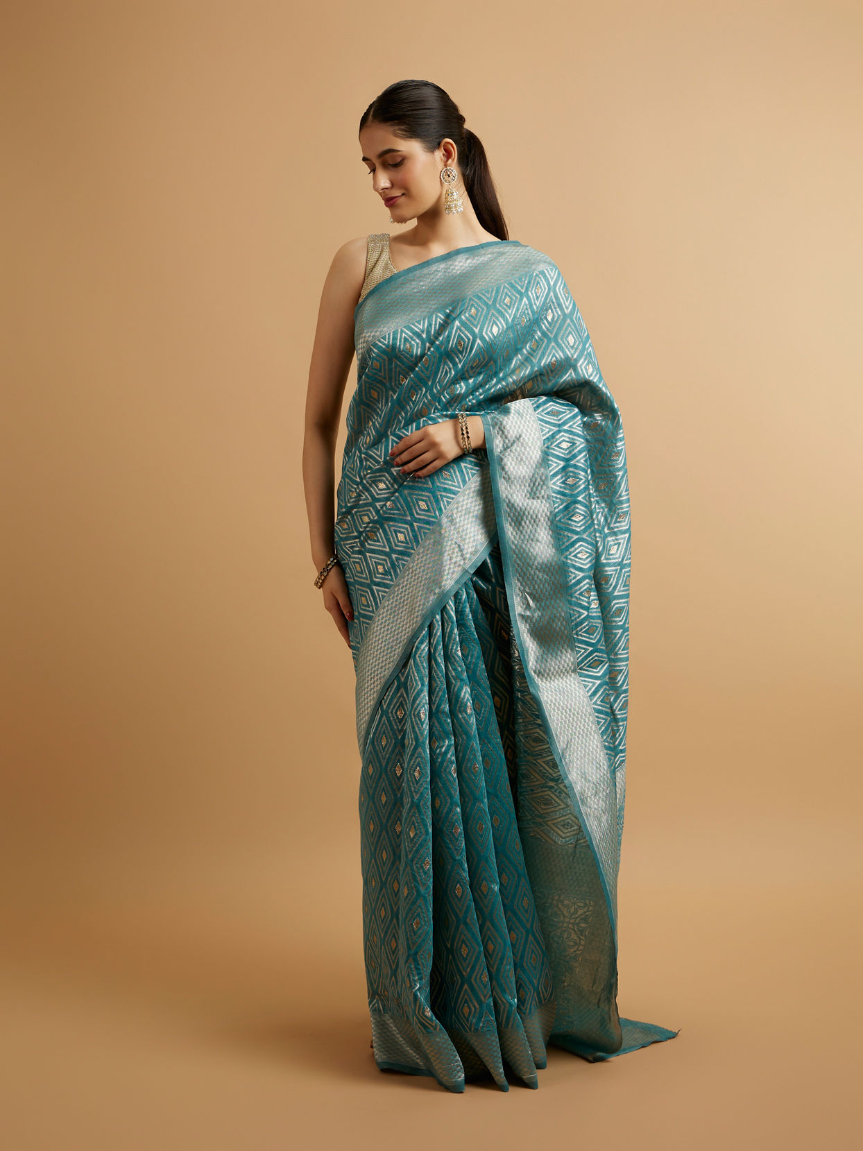 Mohey Women Light Blue Ikat Diamond Patterned Saree with Floral Motifs
