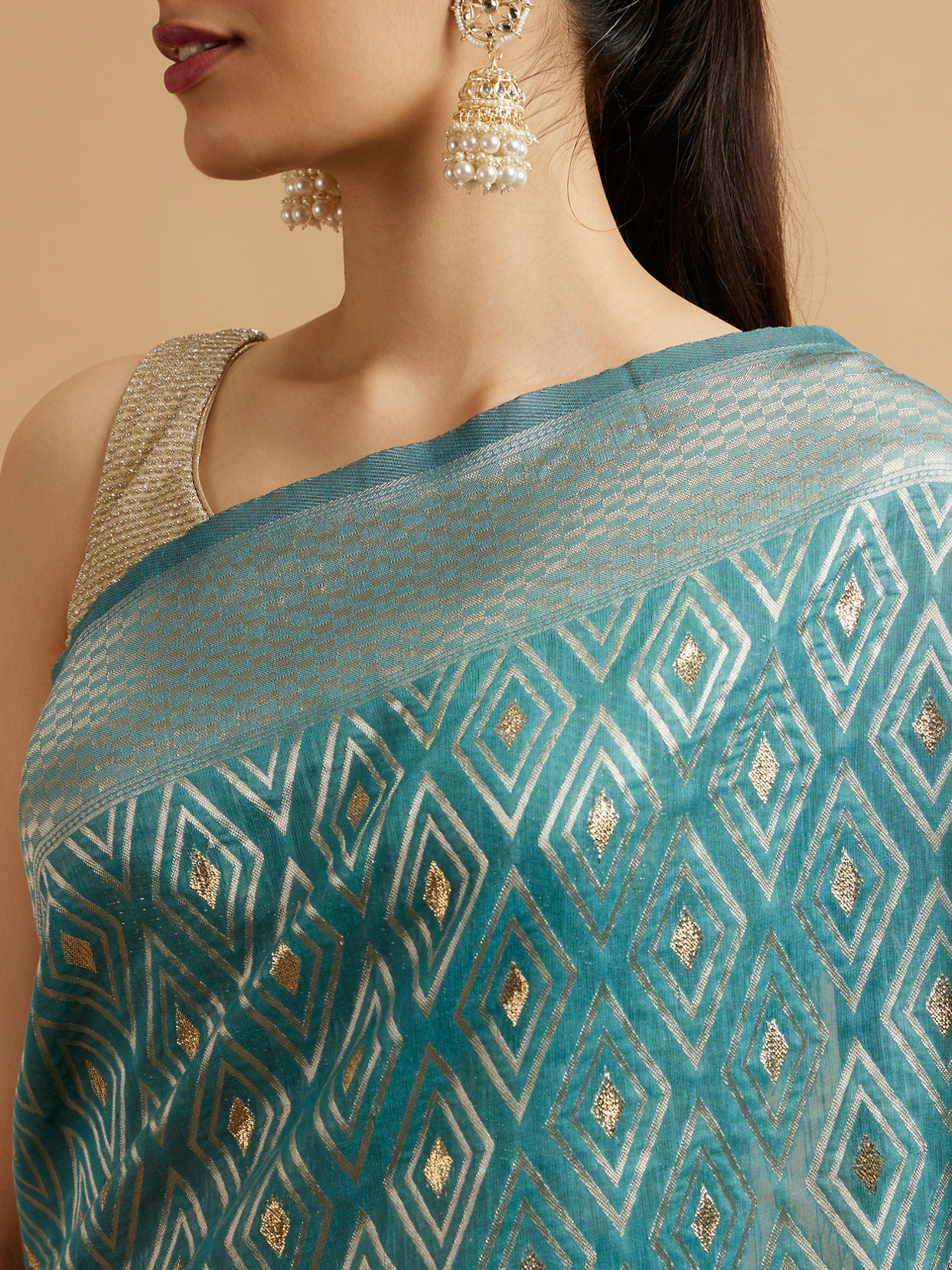 Mohey Women Light Blue Ikat Diamond Patterned Saree with Floral Motifs