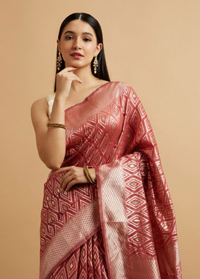 Mohey Women Dusty Pink Ikat Diamond Patterned Saree with Floral Motifs