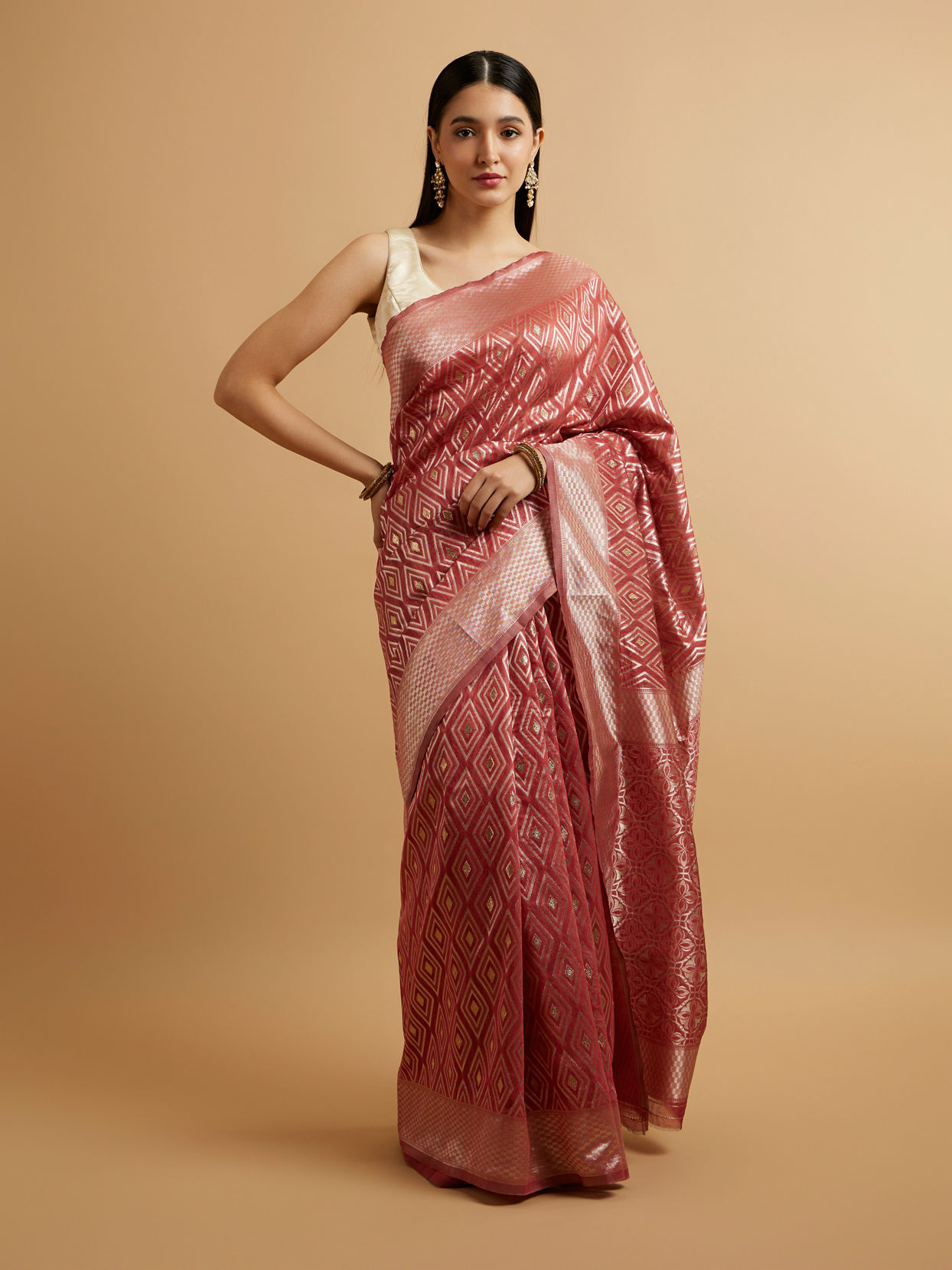 Mohey Women Dusty Pink Ikat Diamond Patterned Saree with Floral Motifs