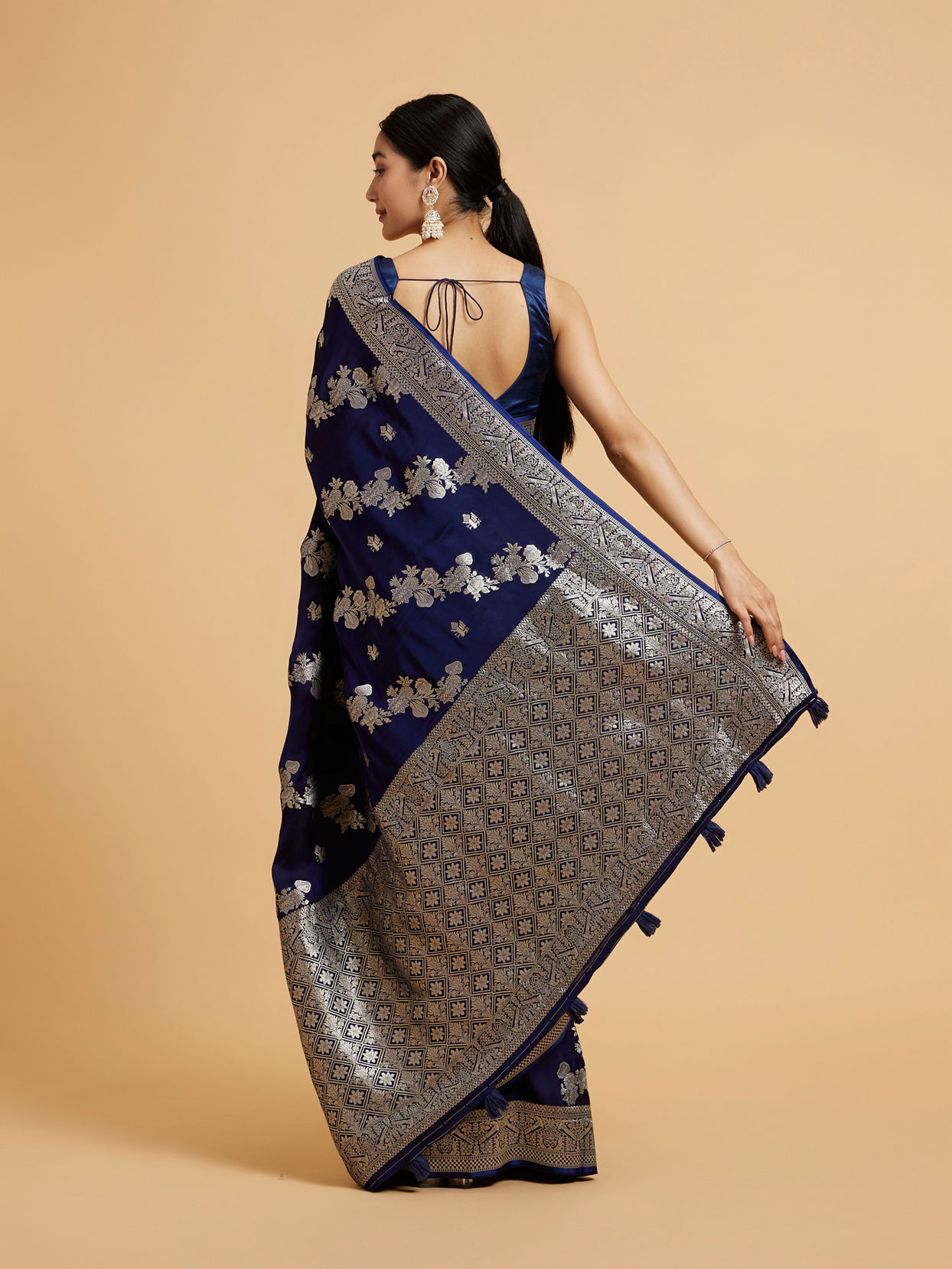 Mohey Women Indigo Blue Bel Patterned Saree with Intricate Floral Borders